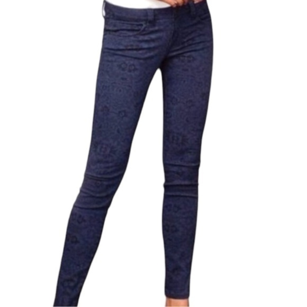 CAbi Curvy Skinny Jeans in Dark Wash Blue
Lace Floral Print